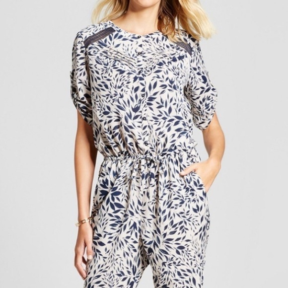 Leaf printed jumpsuit with lace insets - Picture 3 of 7
